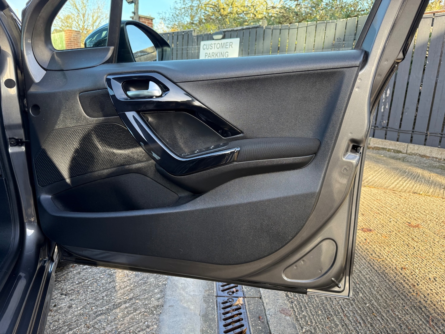 Used Peugeot 208 2018 for sale - 76565236: Photo 15