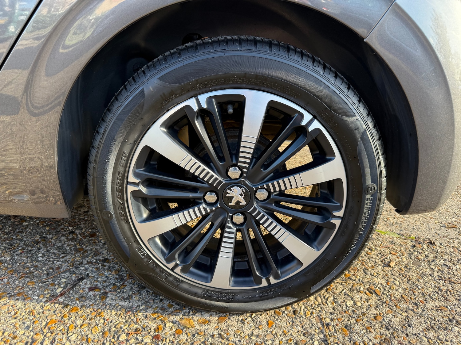 Used Peugeot 208 2018 for sale - 76565236: Photo 32