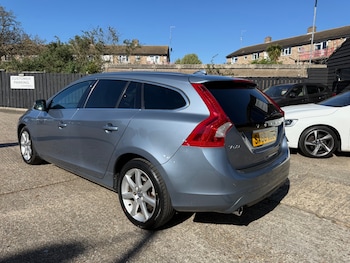 Used Volvo V60 2016 for sale - 78379989: Photo