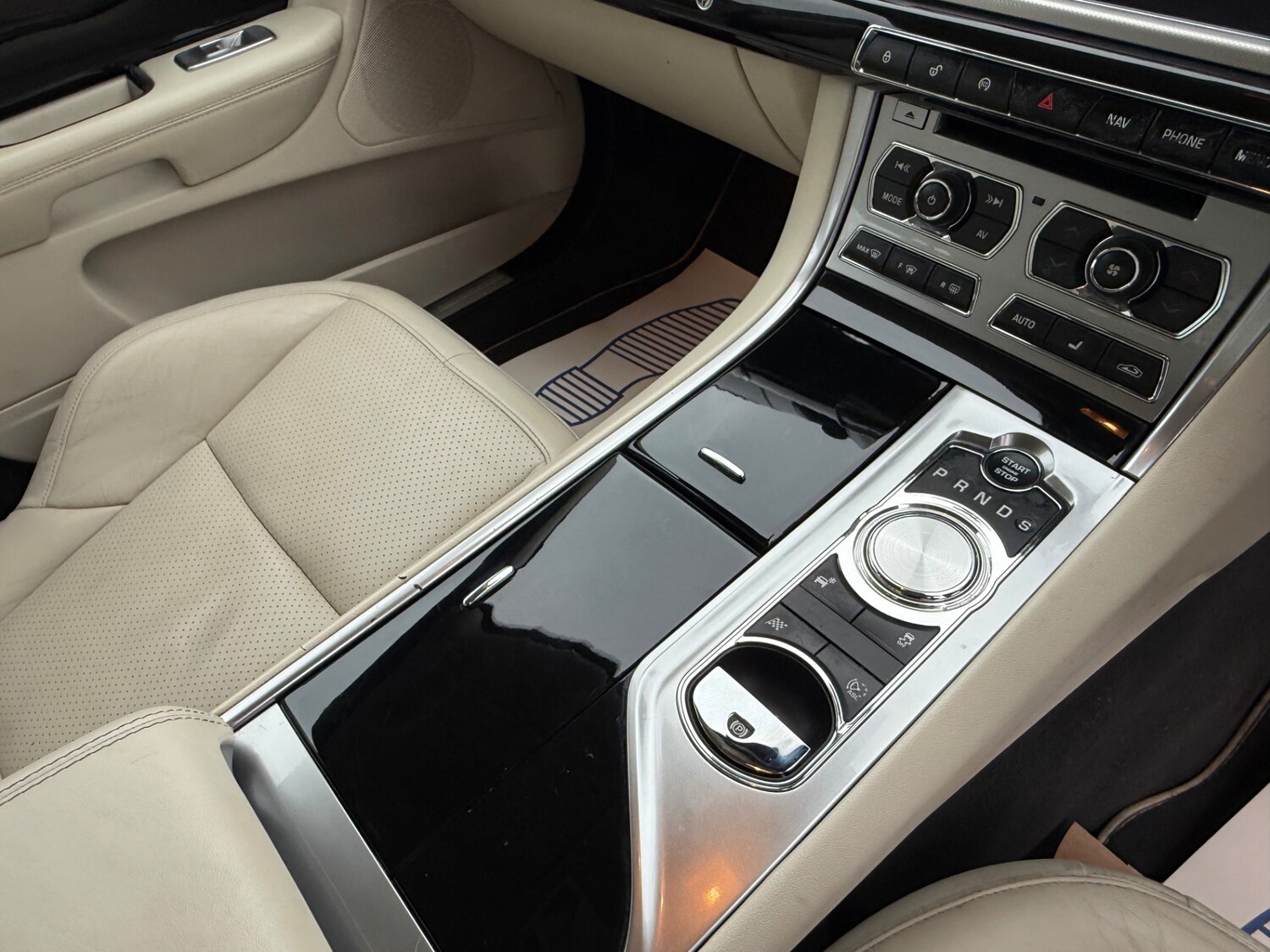 Used Jaguar XF 2013 for sale - 76763333: Photo 37