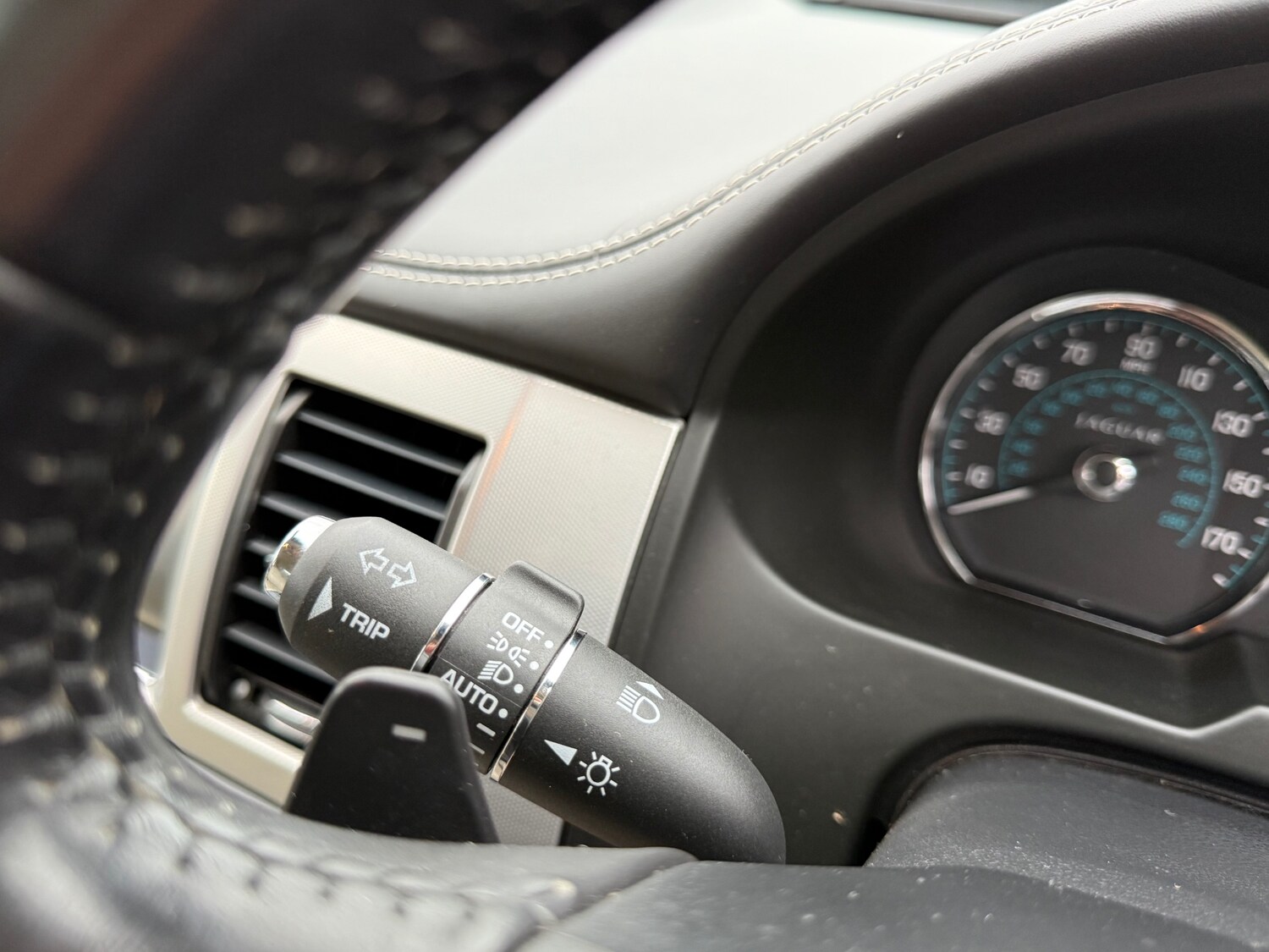 Used Jaguar XF 2013 for sale - 76763333: Photo 40