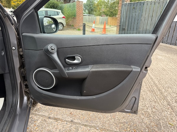 Used Renault Clio 2009 for sale - 76194598: Photo 16