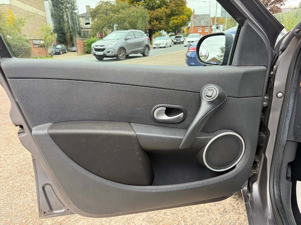 Used Renault Clio 2009 for sale - 76194598: Photo 21