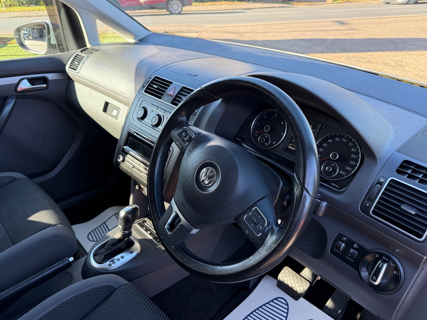 Used Volkswagen Touran 2012 for sale - 76364975: Photo 11