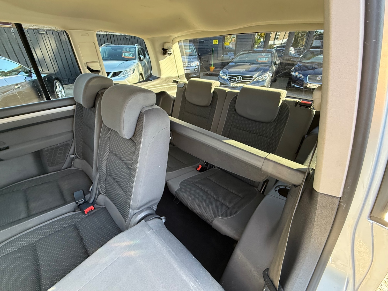 Used Volkswagen Touran 2012 for sale - 76364975: Photo 24