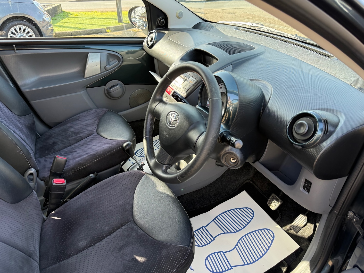 Used Toyota AYGO 2011 for sale - 77669192: Photo 13