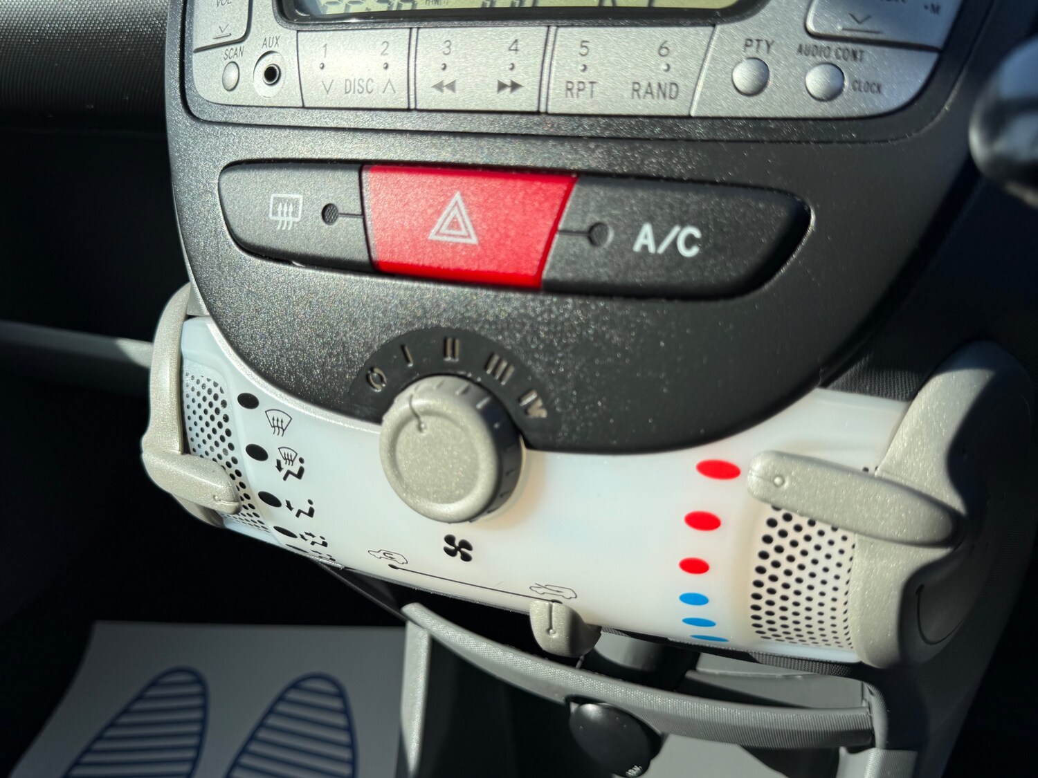 Used Toyota AYGO 2011 for sale - 77669192: Photo 50