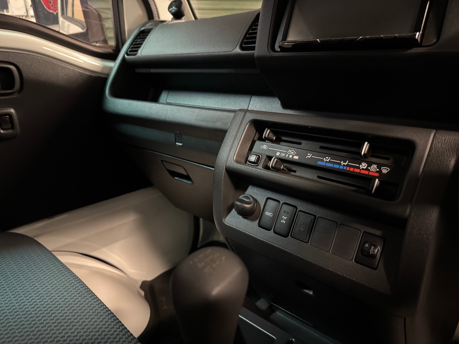 Used Daihatsu Hijet 2015 for sale - 76886067: Photo 68