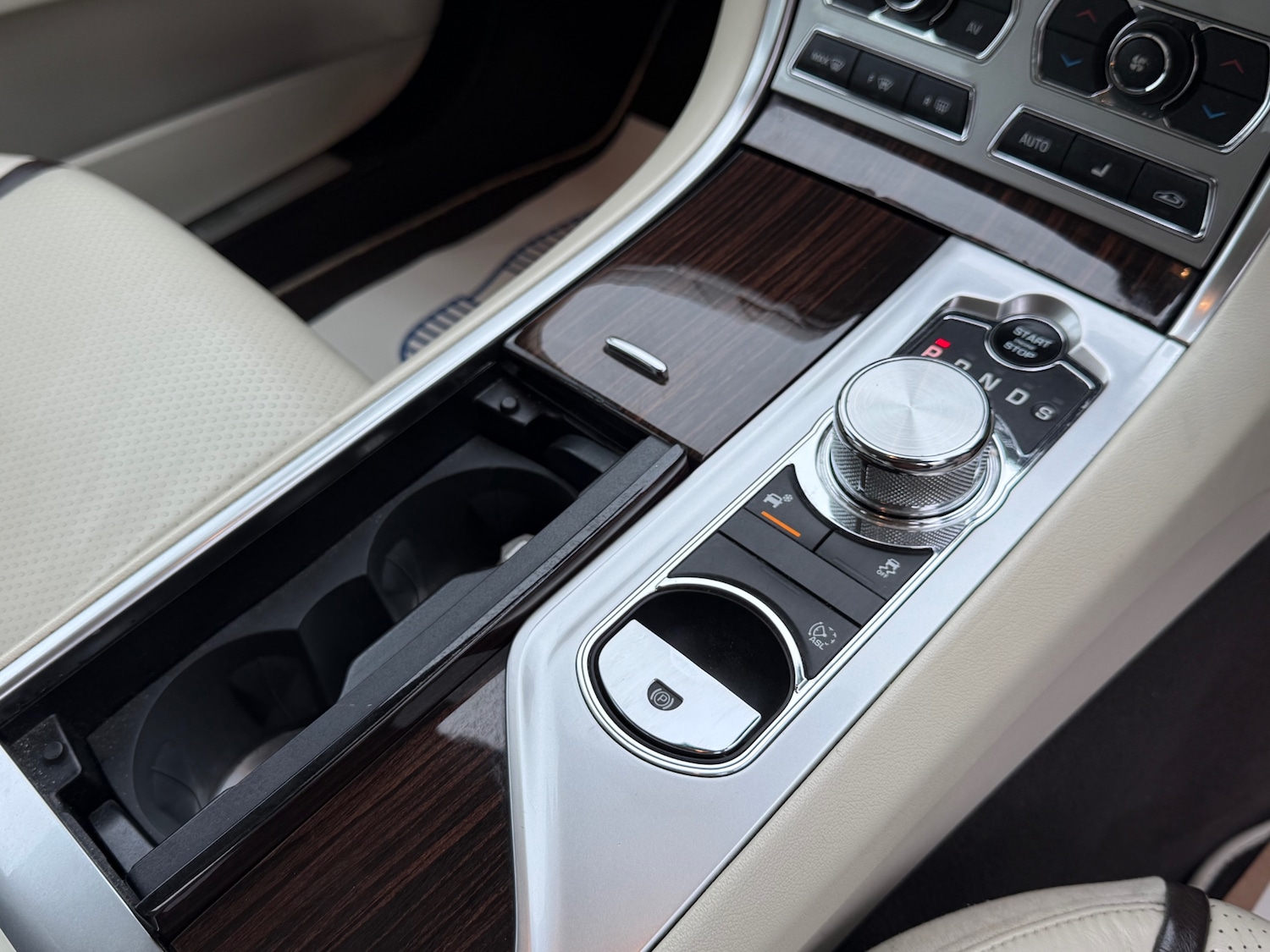 Used Jaguar XF 2015 for sale - 77543803: Photo 43