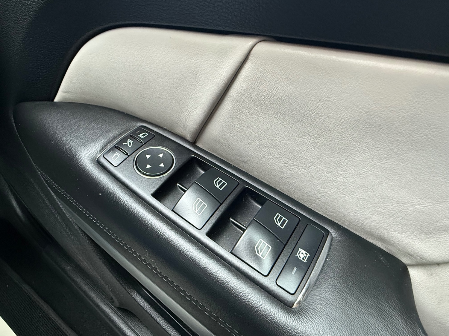 Used Mercedes-Benz E Class 2009 for sale - 77323885: Photo 43