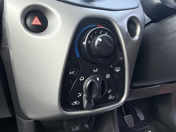 Used Toyota AYGO 2018 for sale - 76144499: Photo 37