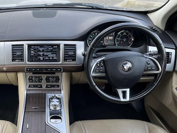 Used Jaguar XF 2015 for sale - 75561538: Photo