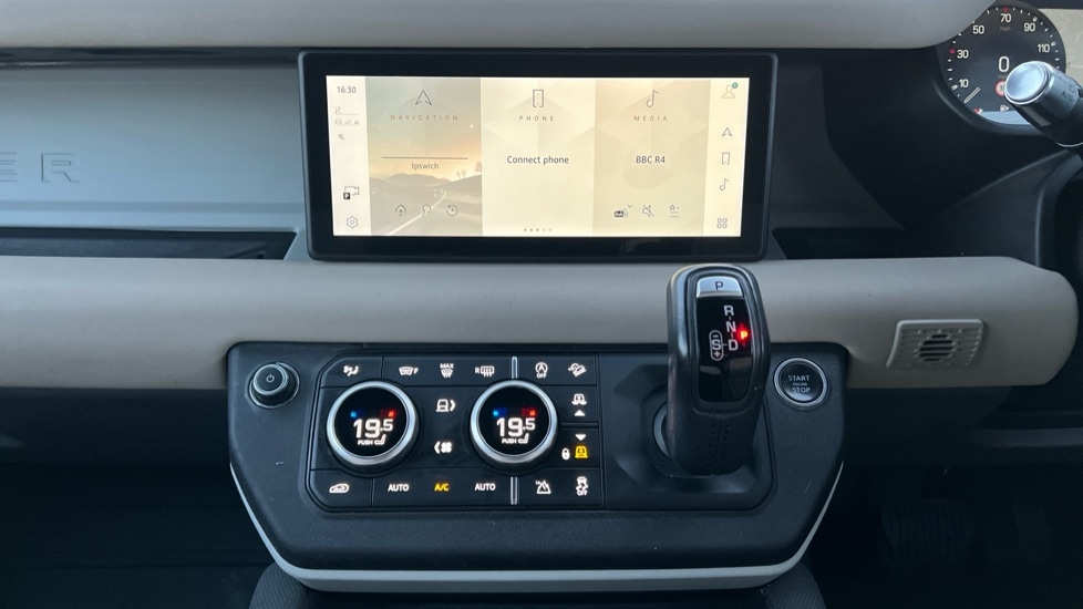 Used Land Rover Defender 2022 for sale - 76597917: Photo 14