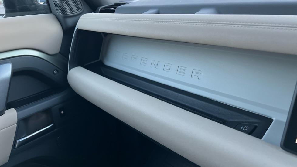 Used Land Rover Defender 2022 for sale - 76597917: Photo 22