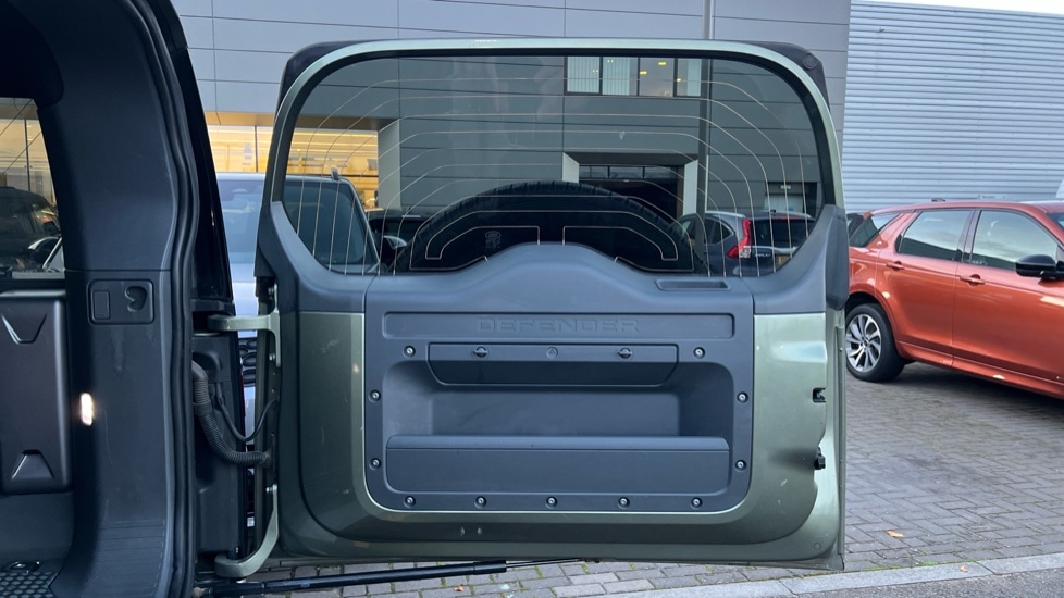 Used Land Rover Defender 2022 for sale - 76597917: Photo 23