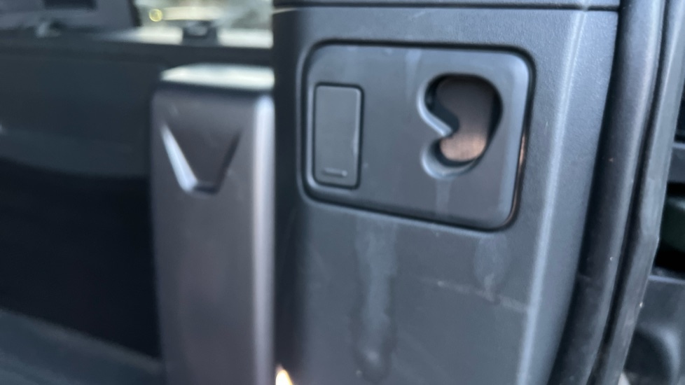 Used Land Rover Defender 2022 for sale - 76597917: Photo 24