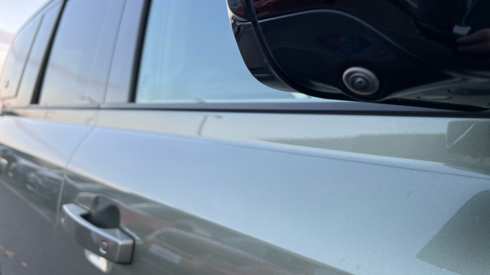 Used Land Rover Defender 2022 for sale - 76597917: Photo 37