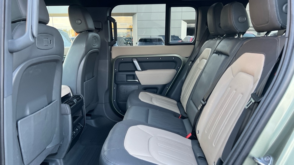 Used Land Rover Defender 2022 for sale - 76597917: Photo 4