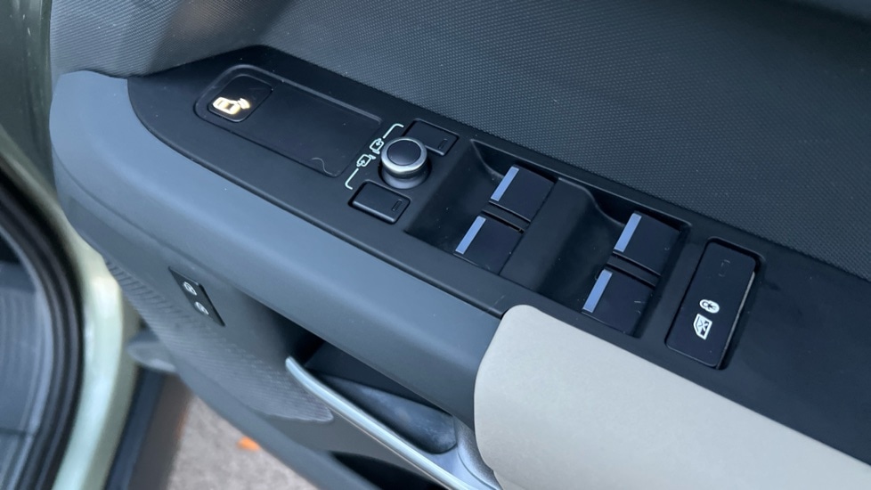 Used Land Rover Defender 2022 for sale - 76597917: Photo 47