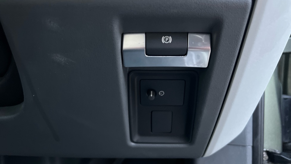 Used Land Rover Defender 2022 for sale - 76597917: Photo 48