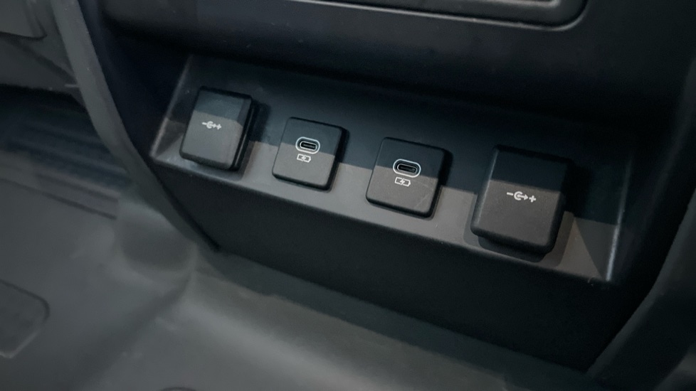 Used Land Rover Defender 2022 for sale - 76597917: Photo 56