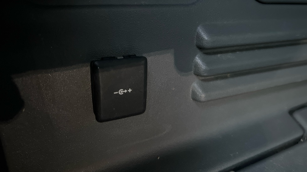 Used Land Rover Defender 2022 for sale - 76597917: Photo 57