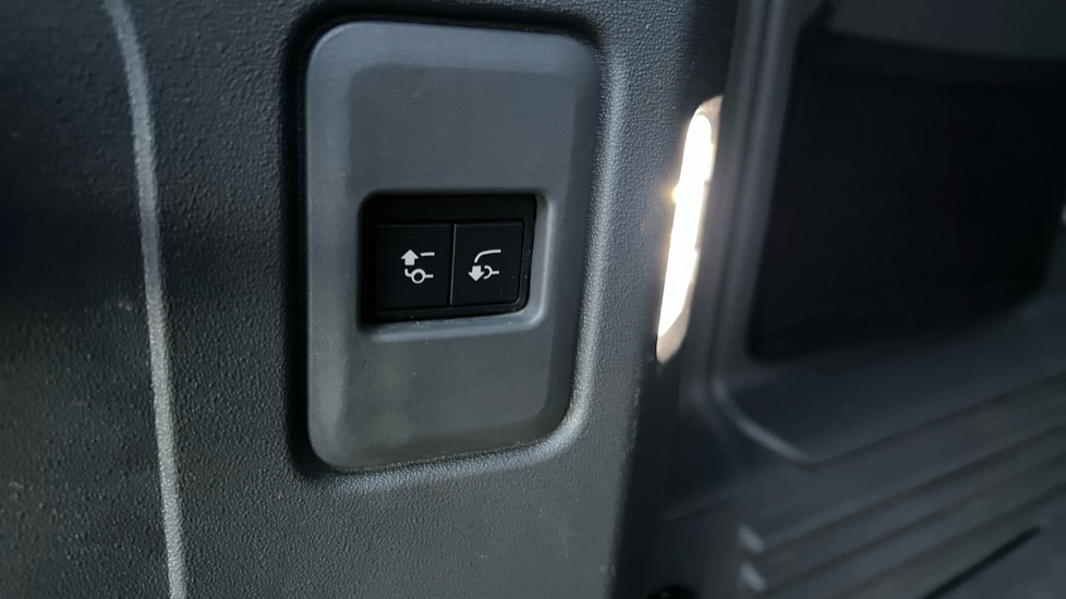 Used Land Rover Defender 2022 for sale - 76597917: Photo 58