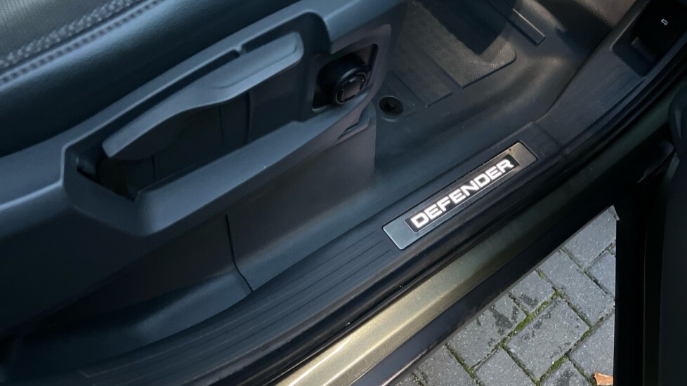 Used Land Rover Defender 2022 for sale - 76597917: Photo 60