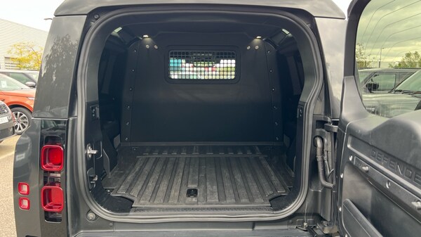 Used Land Rover Defender 2024 for sale - 76130819: Photo 10