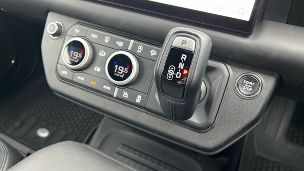 Used Land Rover Defender 2024 for sale - 76130819: Photo 13