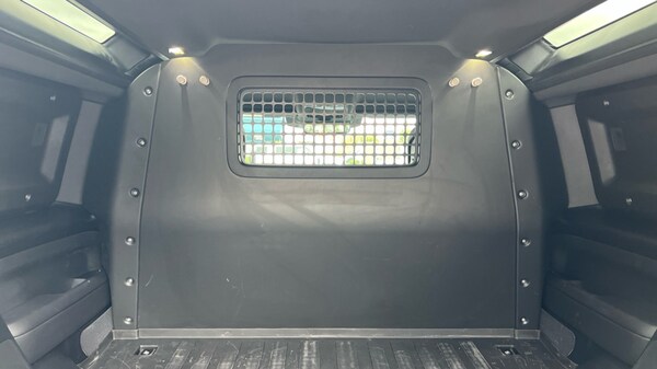 Used Land Rover Defender 2024 for sale - 76130819: Photo 18