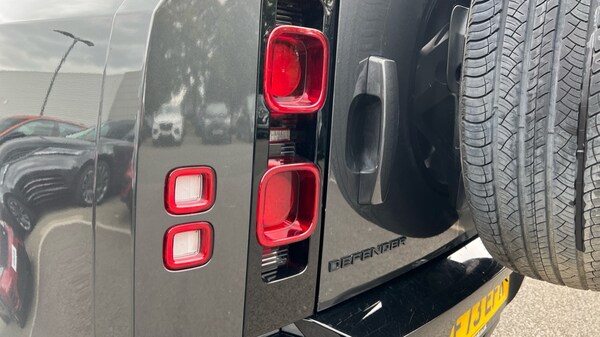 Used Land Rover Defender 2024 for sale - 76130819: Photo 19