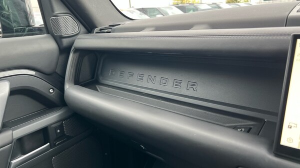 Used Land Rover Defender 2024 for sale - 76130819: Photo 23
