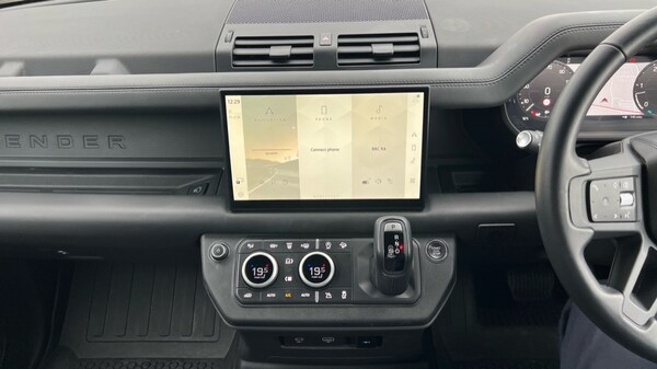 Used Land Rover Defender 2024 for sale - 76130819: Photo 29