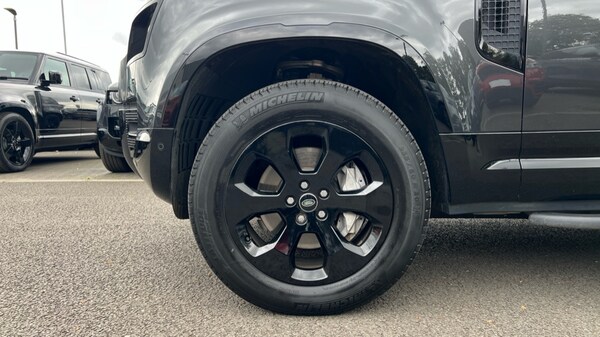 Used Land Rover Defender 2024 for sale - 76130819: Photo 31