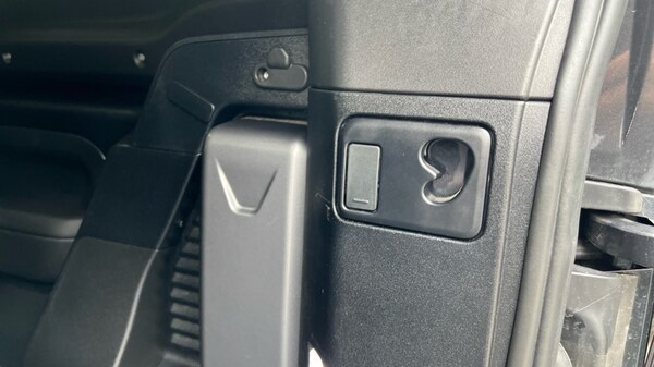 Used Land Rover Defender 2024 for sale - 76130819: Photo 34