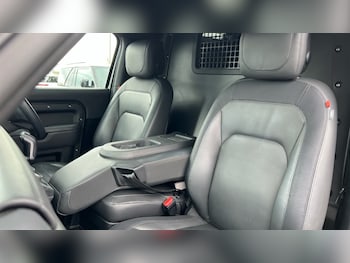 Used Land Rover Defender 2024 for sale - 76130819: Photo 4
