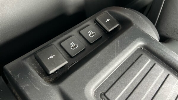 Used Land Rover Defender 2024 for sale - 76130819: Photo 67