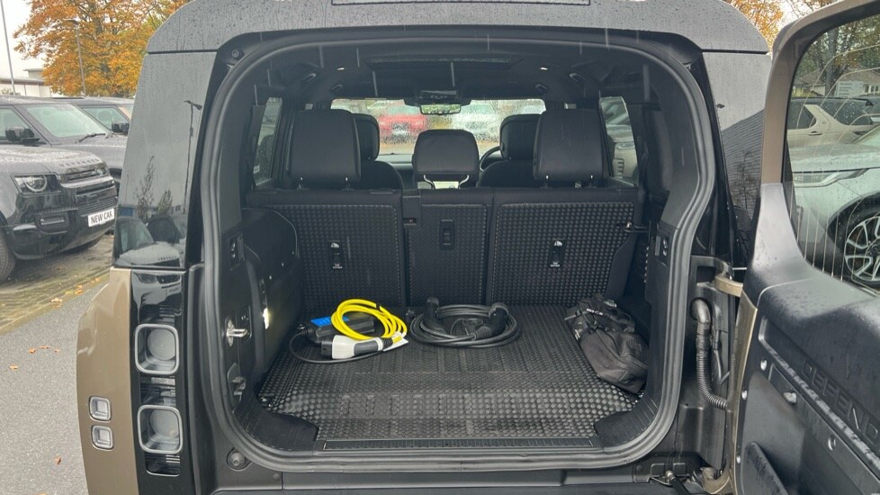 Used Land Rover Defender 2024 for sale - 76297463: Photo 10