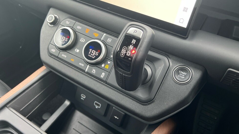 Used Land Rover Defender 2024 for sale - 76297463: Photo 13