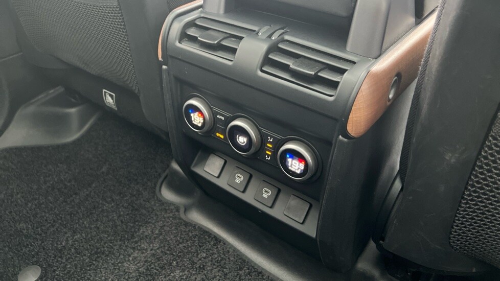 Used Land Rover Defender 2024 for sale - 76297463: Photo 18