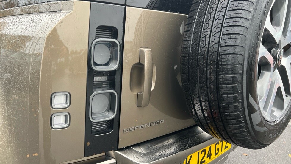Used Land Rover Defender 2024 for sale - 76297463: Photo 19