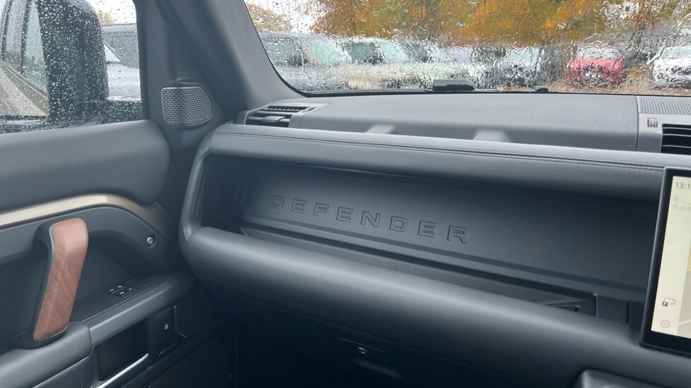 Used Land Rover Defender 2024 for sale - 76297463: Photo 22