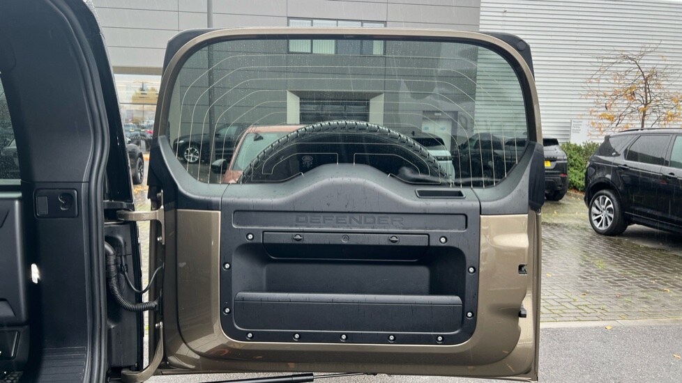 Used Land Rover Defender 2024 for sale - 76297463: Photo 23