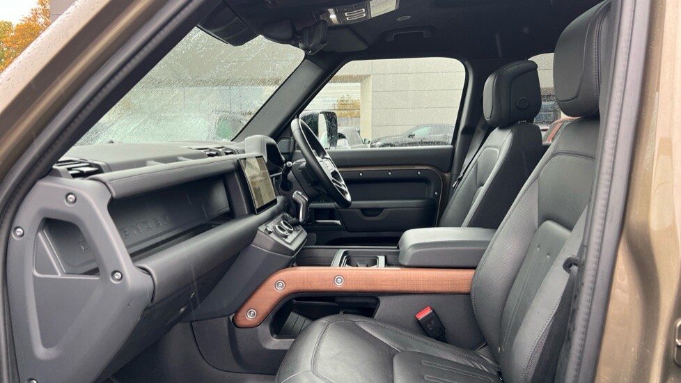 Used Land Rover Defender 2024 for sale - 76297463: Photo 3