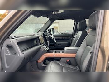 Used Land Rover Defender 2024 for sale - 76297463: Photo