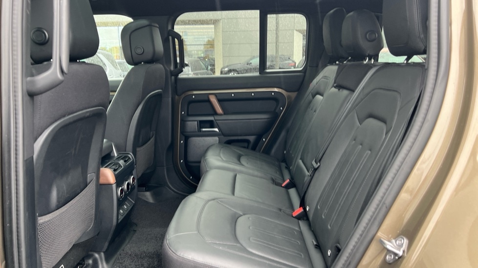 Used Land Rover Defender 2024 for sale - 76297463: Photo 4