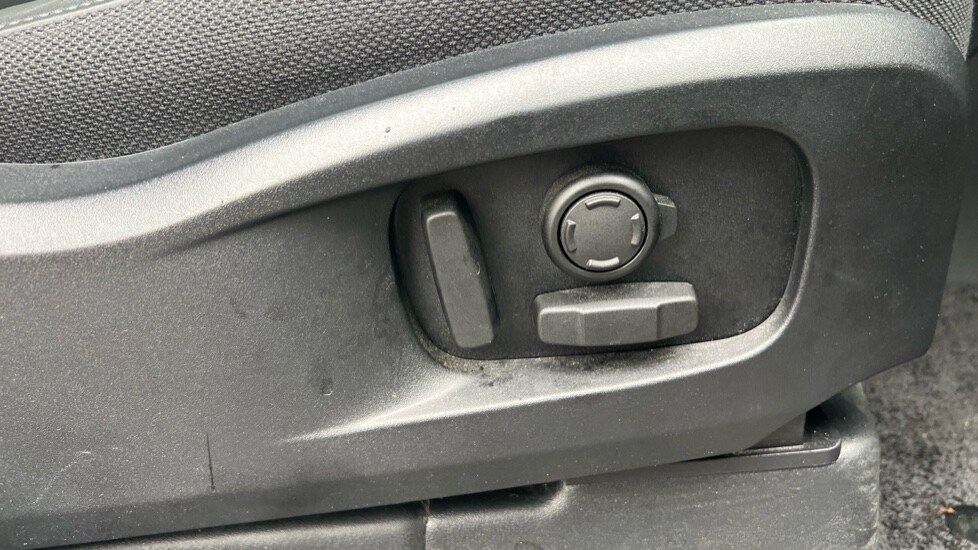 Used Land Rover Defender 2024 for sale - 76297463: Photo 41