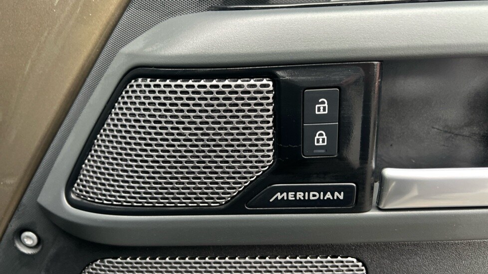 Used Land Rover Defender 2024 for sale - 76297463: Photo 50