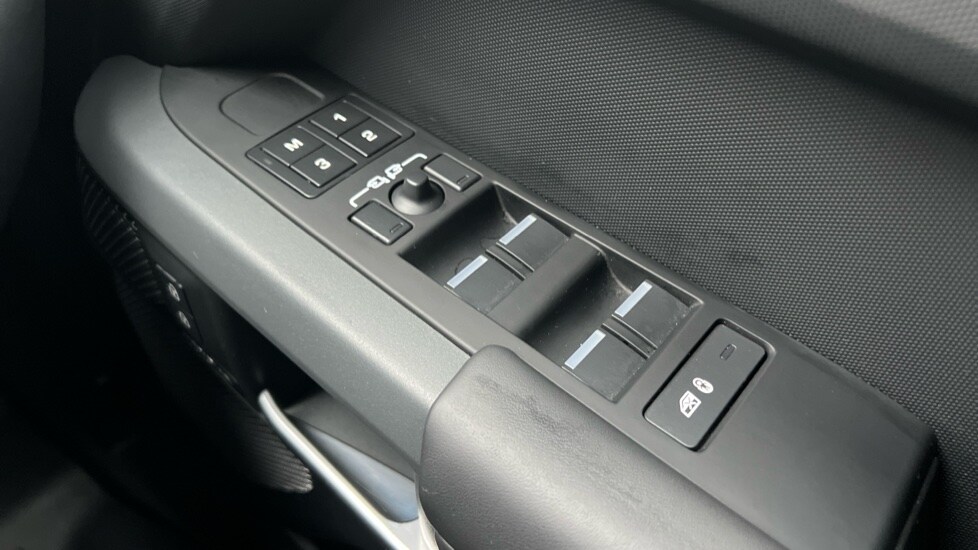 Used Land Rover Defender 2024 for sale - 76297463: Photo 51